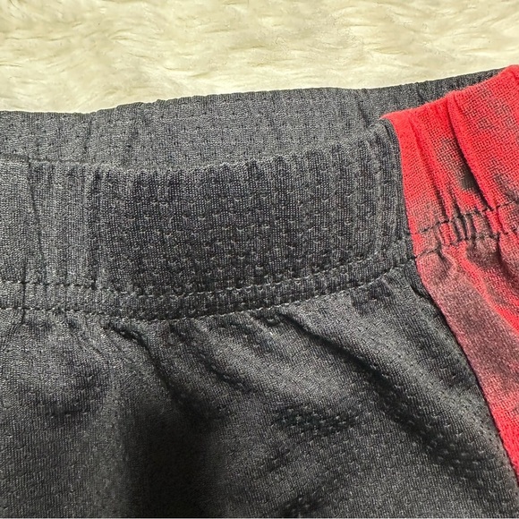 Marvel Spider-Man Shorts Black & Red Size 5 - Picture 3 of 16
